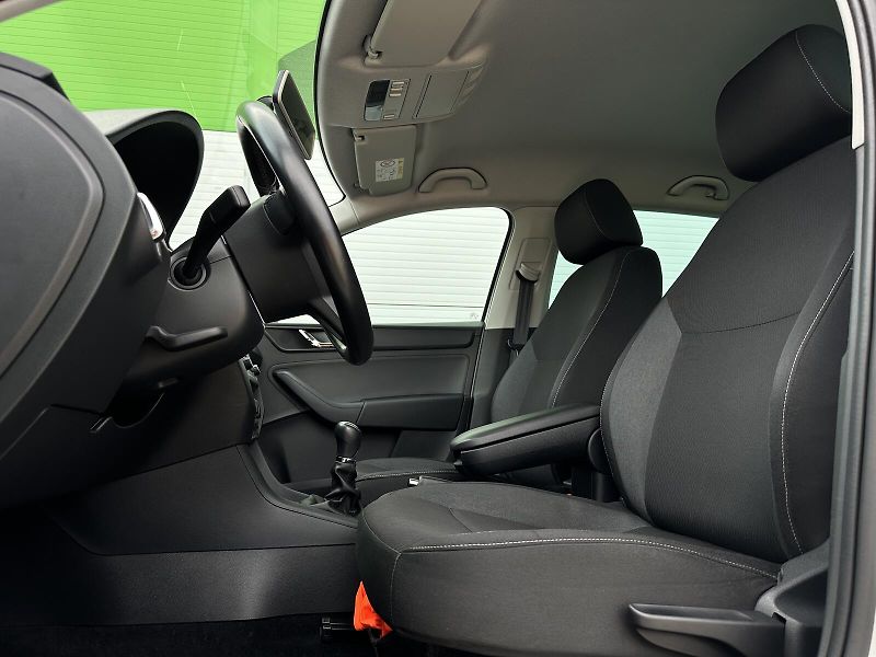 Škoda Rapid 1.2TSi Ambition PLUS 105PS Spa - fotka 10 z 30