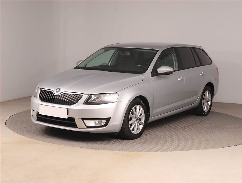 Škoda Octavia (2013) 1.6 TDI, Tempomat - fotka 2 z 15