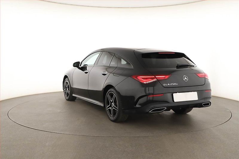 Mercedes-Benz CLA (2023) AMG Paket 250 e - fotka 4 z 29