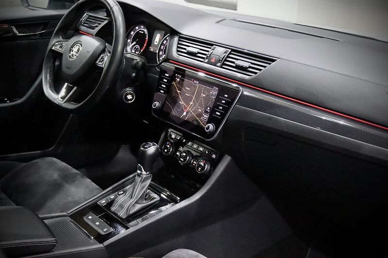 Škoda Superb 3 2.0 TSI 162 kW DSG Sportline - fotka 15 z 48