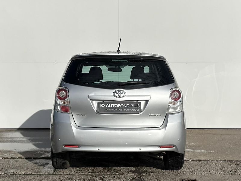 Toyota Verso 2.2 D-4D 110kW AT 7 míst - fotka 9 z 20