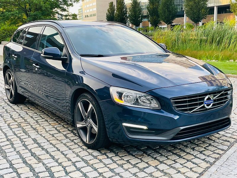Volvo V60 2.0D3 5VÁLEC SERVISKA TAŽNÉ - fotka 8 z 45