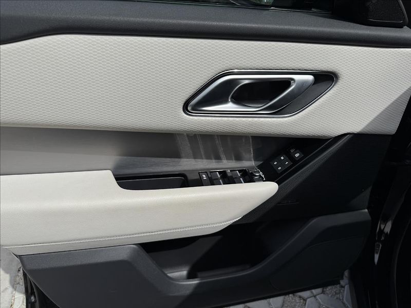 Land Rover Range Rover Velar 3,0 D300 R-DYNAMIC S AWD DPH - fotka 31 z 37
