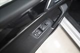 Volkswagen Touran 2,0 TDI MASÁŽ KAMERA VÝHŘEV ČR - náhled 17