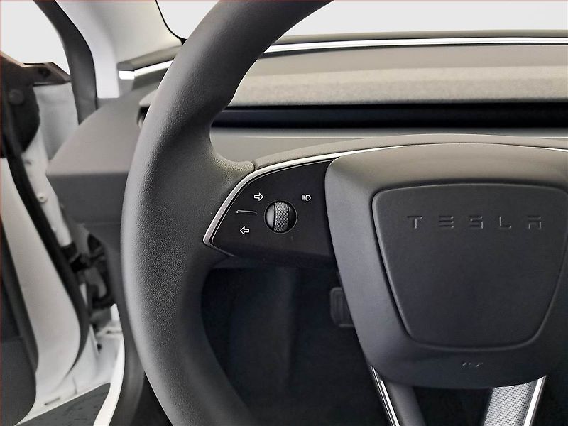 Tesla Model 3 (2023) Standard Range 60kWh, SoH 95% - fotka 21 z 31