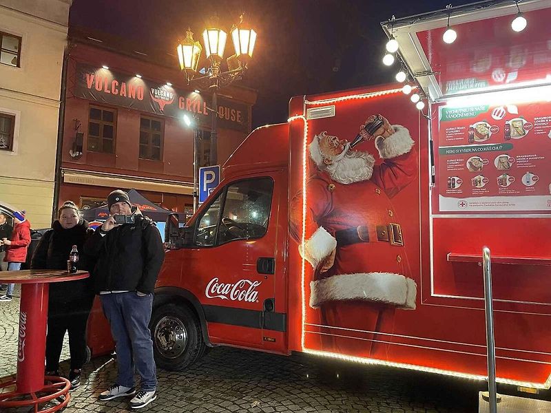 Vánoční kamion Coca-Coly se Santou dorazil do Frýdku-Místku, prosinec 2025.