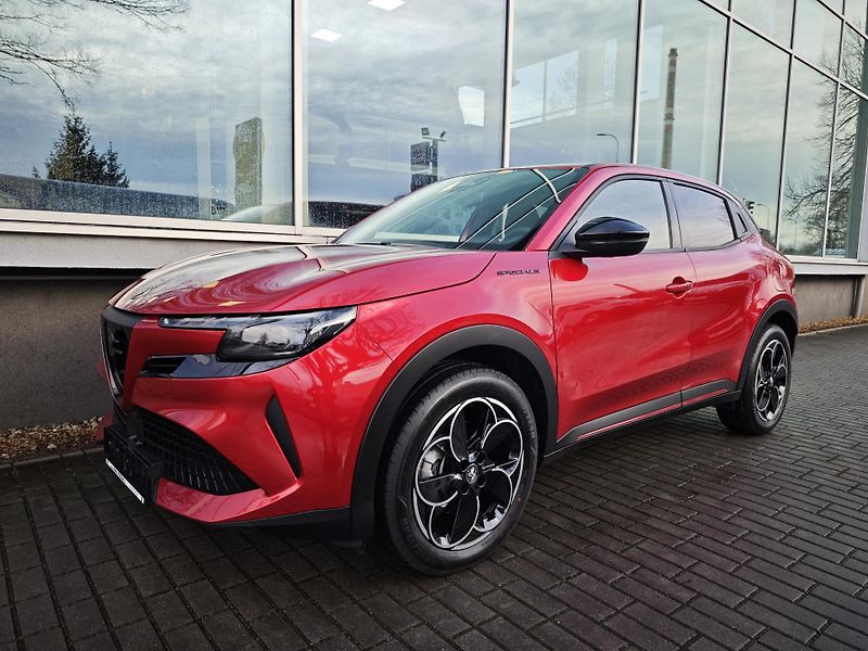 Alfa Romeo Junior (2026)  Elettrica Speciale 156PS 54kW - fotka 2 z 43