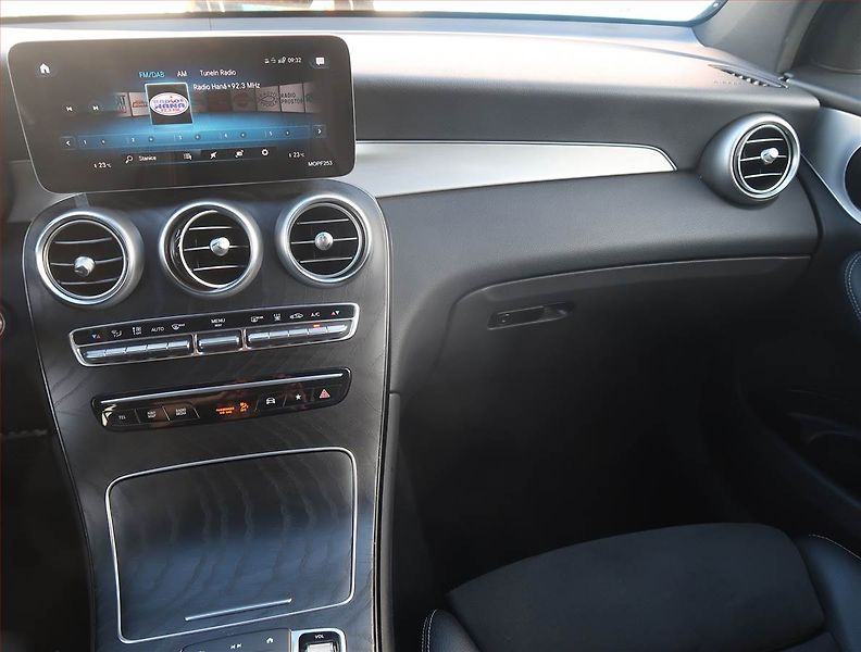 Mercedes-Benz GLC (2022) 300 de 4MATIC - fotka 8 z 25