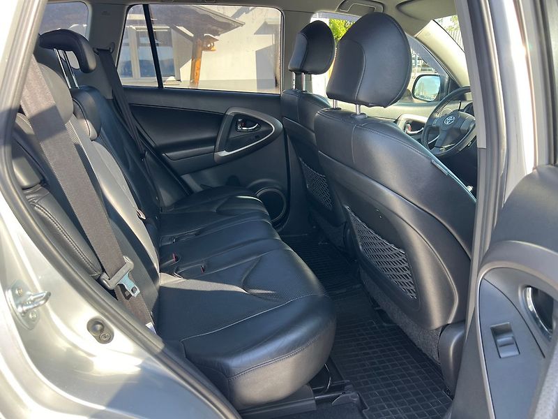 Toyota RAV4 - fotka 15 z 17