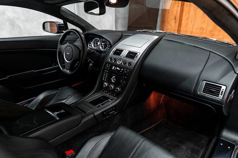 Aston Martin V8 Vantage N400 142/240 - fotka 17 z 23