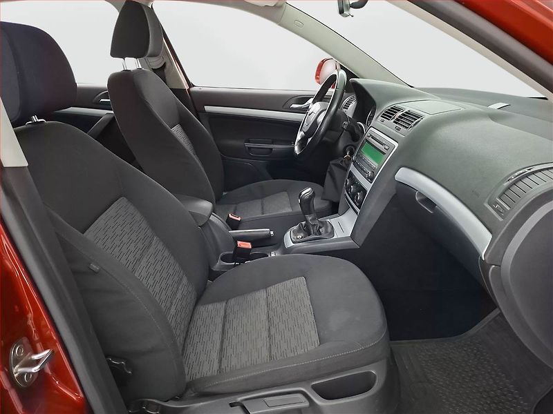 Škoda Octavia (2011) 1.6 TDI, ČR,1.maj, Tempomat - fotka 9 z 14