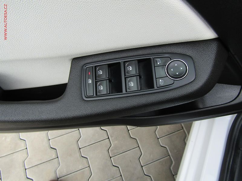 Renault Clio (2023) 1.0 TCe, ČR, LED, navi - fotka 11 z 20