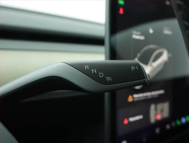 Tesla Model Y (2022) RWD LFP 60kWh, SoH 94% - fotka 13 z 19
