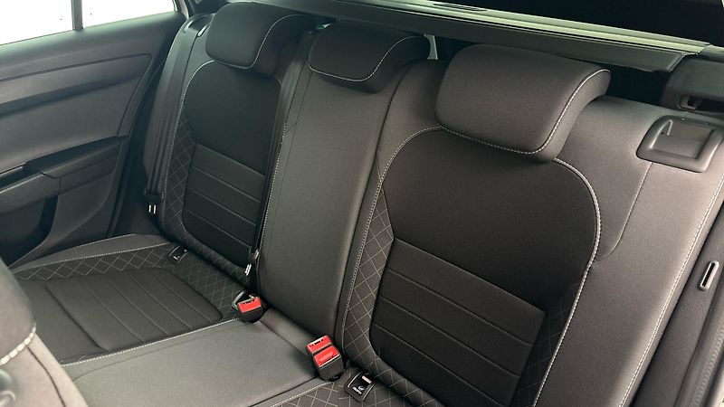 Škoda Fabia 1.0 TSI Ambition Combi - fotka 16 z 23