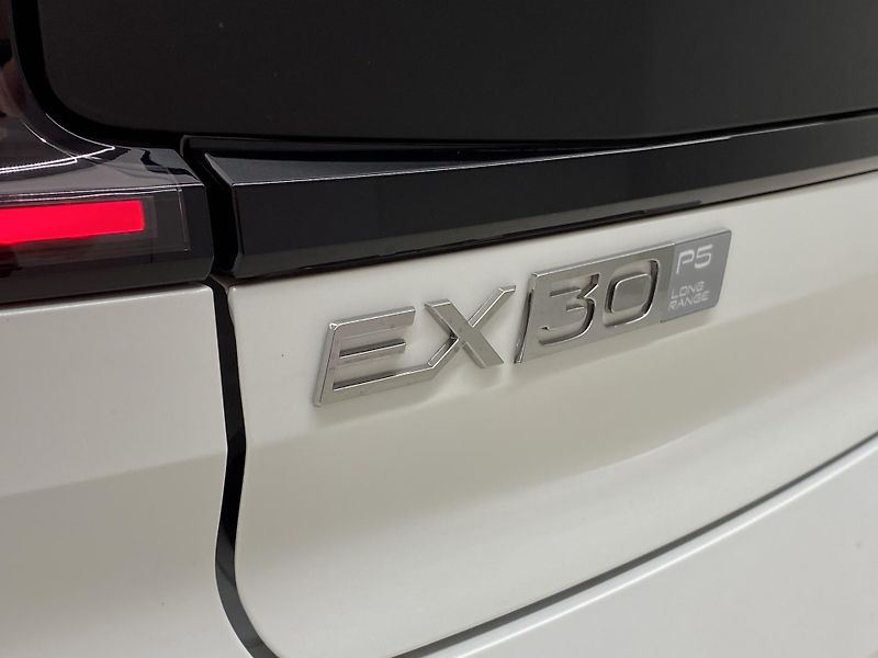 Volvo EX30 (2026) CROSS COUNTRY P5 LONG R. PLUS - fotka 22 z 69