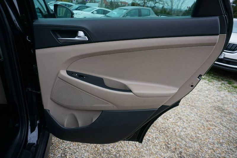 Hyundai Tucson (2016) 2,0 4X4 1,MAJ - fotka 15 z 49