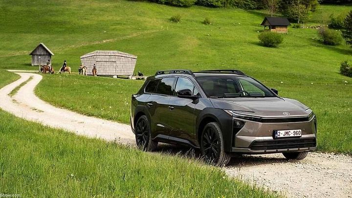 Toyota bZ4X se hodí na výlety do každého terénu.