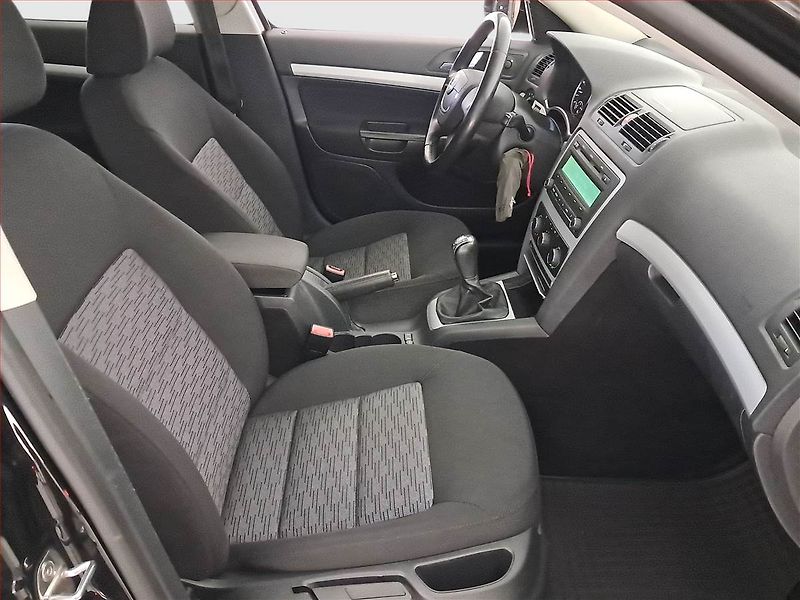 Škoda Octavia (2010) Ambiente 1.6 TDI, Serv.kniha - fotka 9 z 15