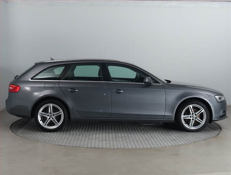 Audi A4 (2015) Sport 2.0 TDI, Navi, Bi-Xenony - fotka 6 z 18