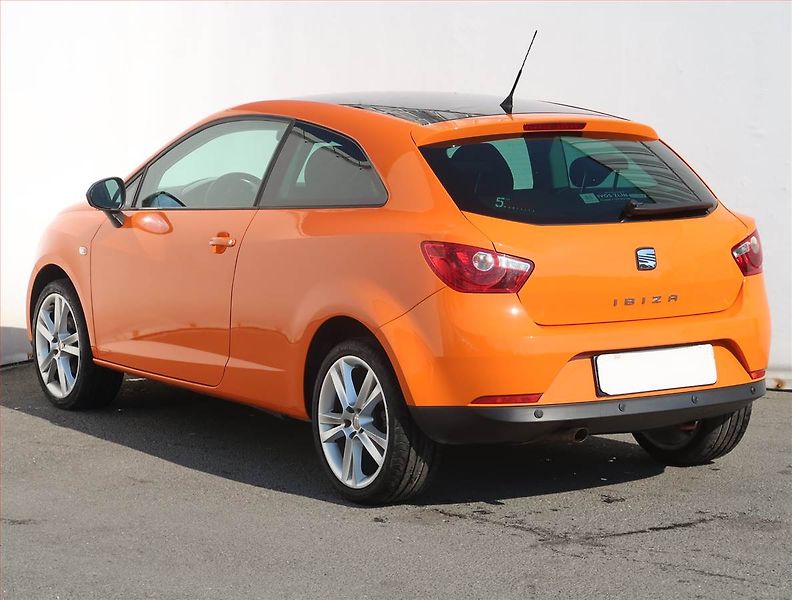 Seat Ibiza (2010) 1.6 i 16v, ČR,1.maj - fotka 4 z 17