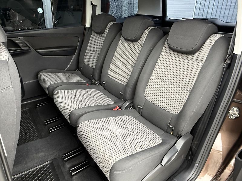 Volkswagen Sharan 2,0 TDI Panorama Automat DSG - fotka 26 z 41