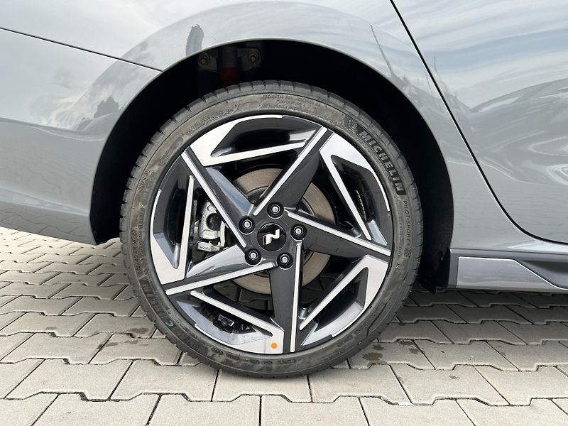 Hyundai i30 WG 26 1,6 T-GDI DCT N LINE - fotka 4 z 29
