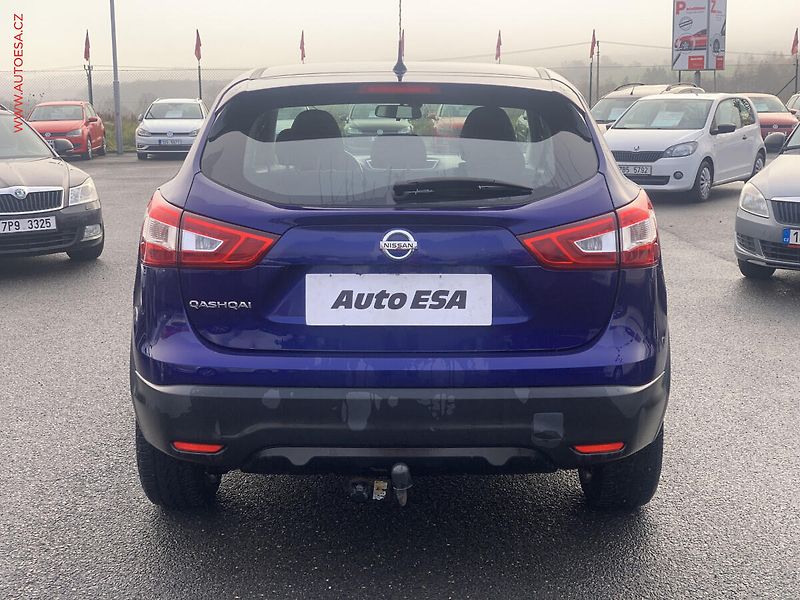 Nissan Qashqai (2015) 1.2i, ČR, Navi, AC - fotka 5 z 19