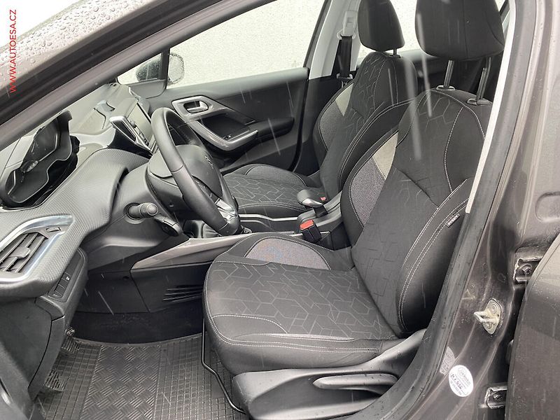 Peugeot 2008 (2018) 1.2PT, ČR, Active, TZ - fotka 9 z 14