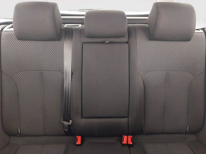 Volkswagen Passat (2011) 2.0 TDI, Serv.kniha, Navi - fotka 10 z 19