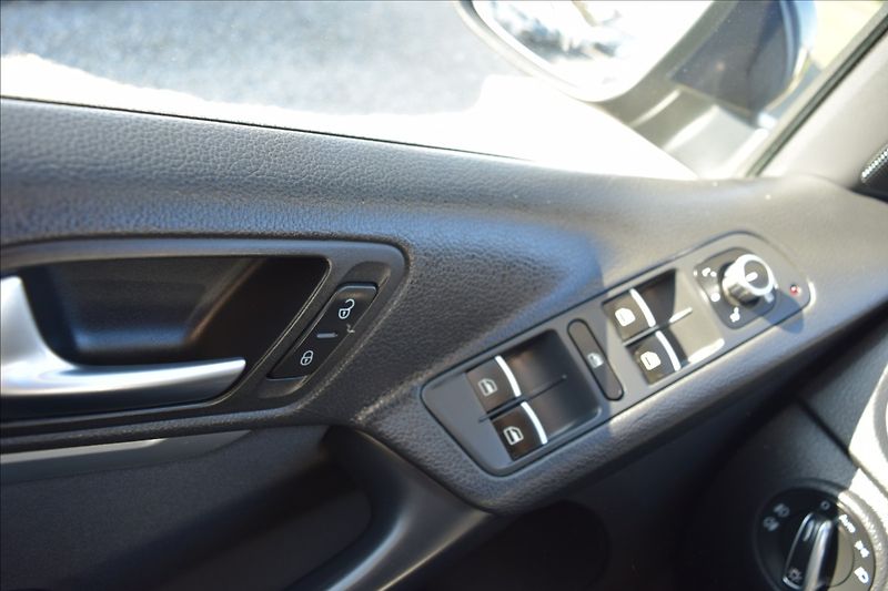Volkswagen Tiguan 2,0 TDI 103KW NAVI TAŽNÉ ALU - fotka 28 z 47