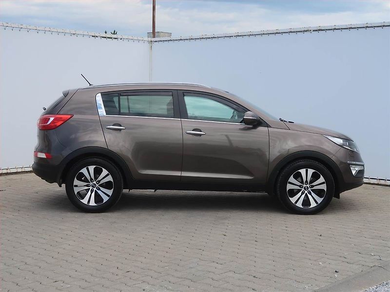 Kia Sportage (2012) Gold 1.7 CRDi, Serv.kniha - fotka 6 z 17