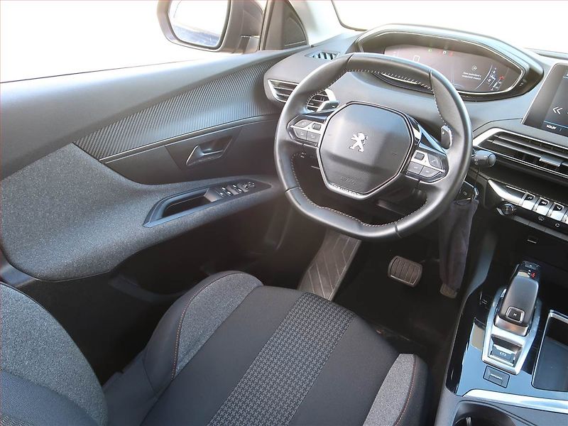 Peugeot 3008 (2020) 1.2 PureTech, Automat, Navi - fotka 7 z 18