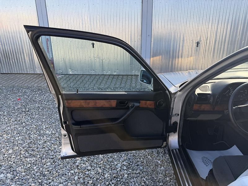 BMW Řada 7 730i 190PS SHADOWLINE EXTRA!!! - fotka 88 z 156