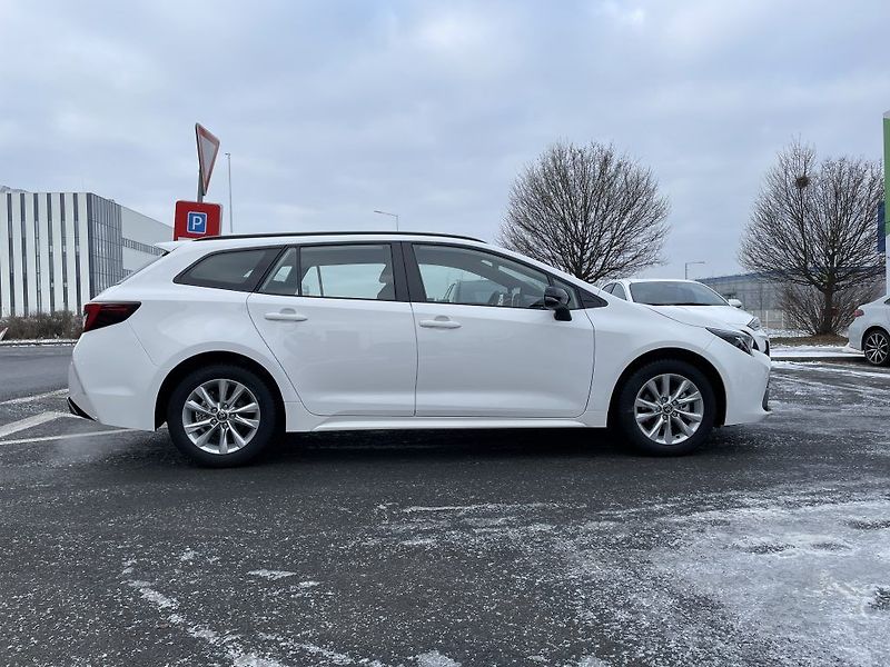 Toyota Corolla 1.8HEV ComfortTech odběr ihned - fotka 2 z 30