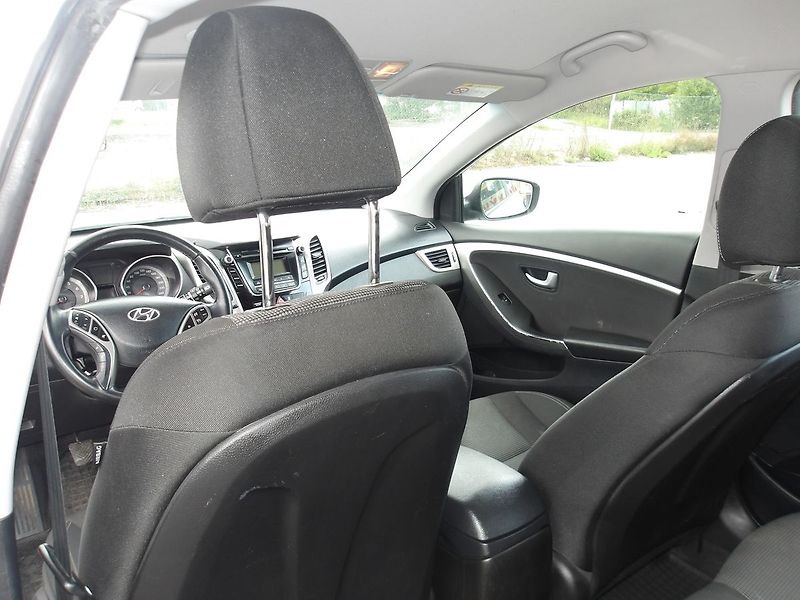 Hyundai i30 1,6i ČR - fotka 22 z 27