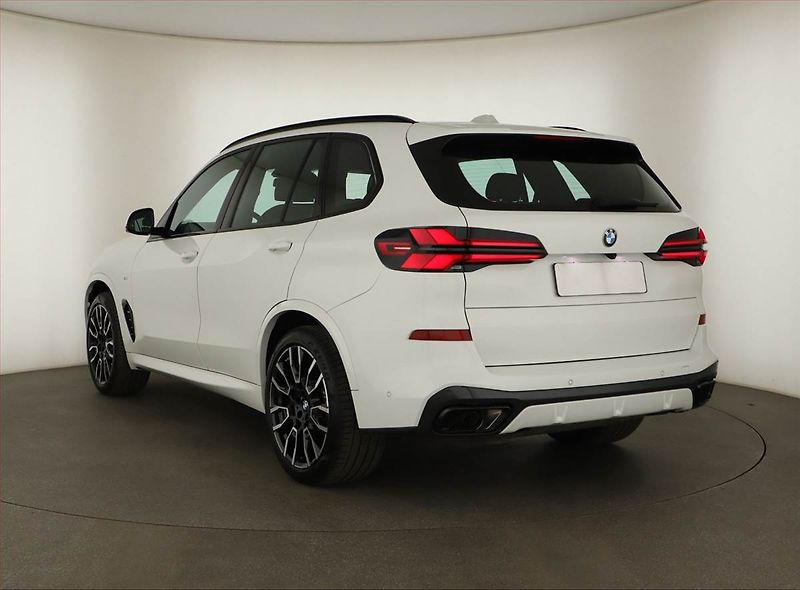 BMW X5 (2023) xDrive40i, HUD, Výhřev, H/K - fotka 4 z 20
