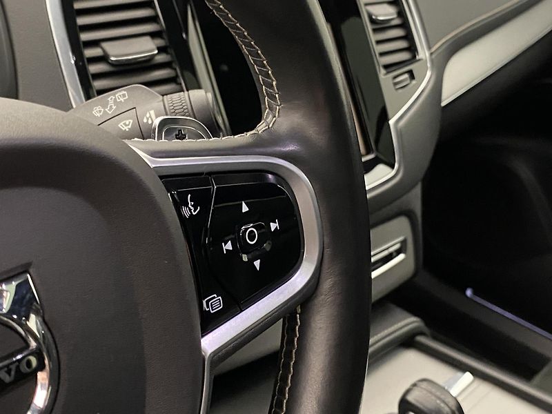 Volvo XC90 B5 AWD R-DESIGN REZERVACE - fotka 20 z 47