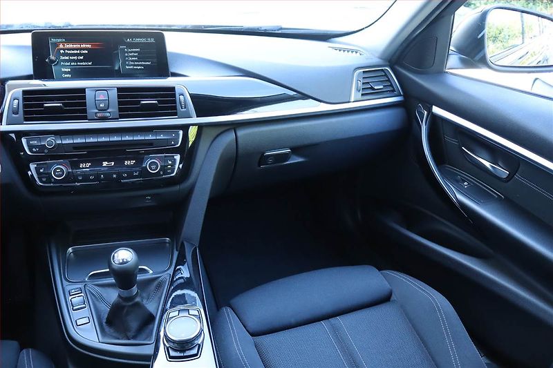 BMW Řada 3 (2016) 320 d, Serv.kniha, Navi - fotka 8 z 25