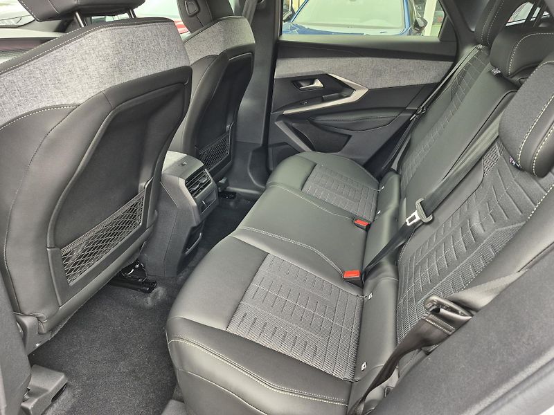 Peugeot 3008 (2026) GT Hybrid 145 e-DCS6  - fotka 10 z 27