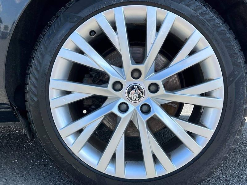 Škoda Superb (2023) 2.0 TDI Style - fotka 6 z 20