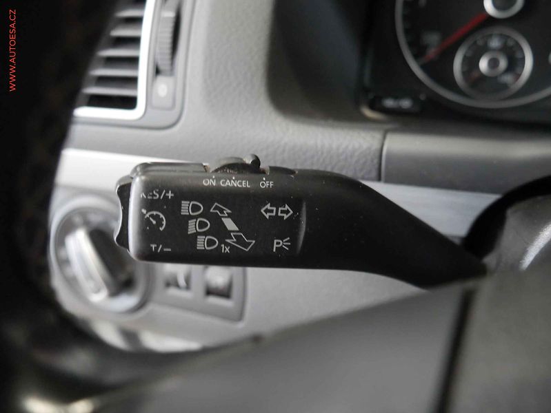 Volkswagen Touran (2014) 1.6 TDi, ČR, STK7/28 - fotka 14 z 20