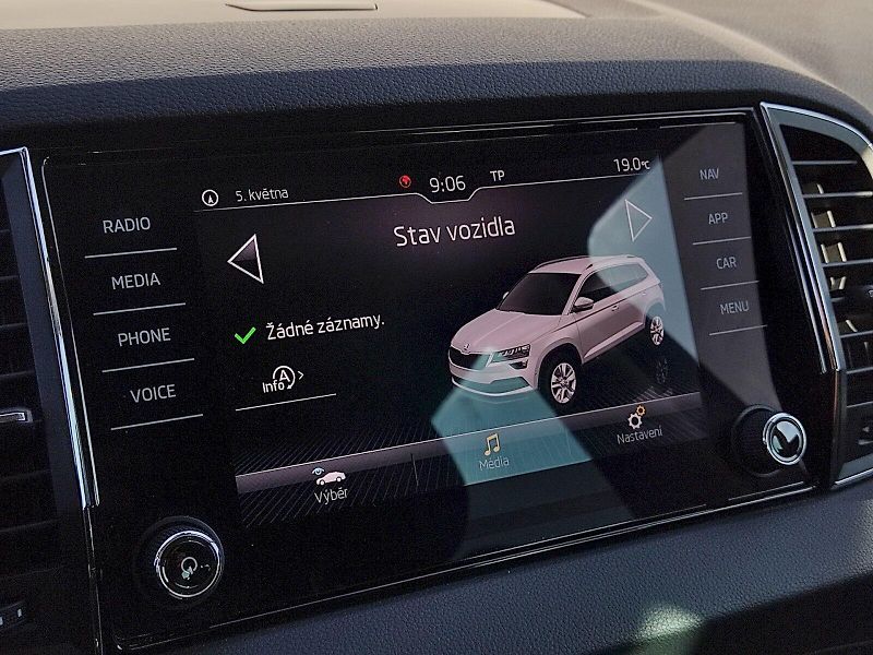 Škoda Karoq (2019) Style 1,6 Tdi 85 Kw - fotka 9 z 34