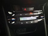 Peugeot 2008 (2018) 1.2 PureTech, Automat - náhled 17