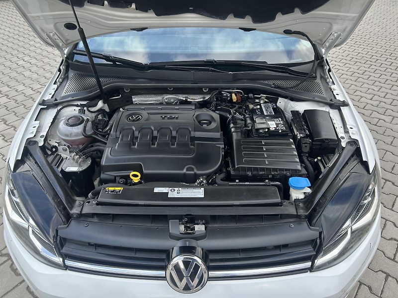Volkswagen Golf Variant 2,0TDi Highline NAVI LEDMATRIX - fotka 66 z 69