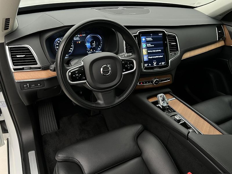 Volvo XC90 T8 AWD INSCRIPTION 7 MÍST AUT - fotka 4 z 49
