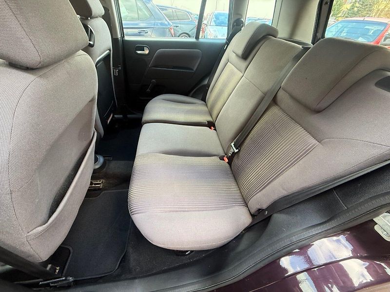 Ford Fusion (2010) 1.4 i - fotka 8 z 12