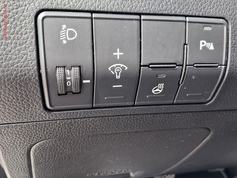 Hyundai i30 (2015) 1.6GDi, 2.maj,ČR, AC, výhřev - fotka 12 z 18