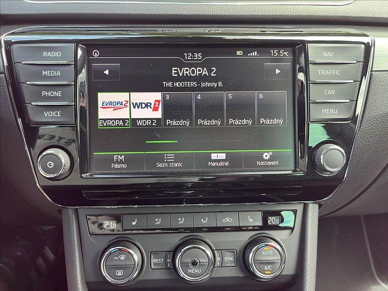Škoda Superb 2,0 TDi DSG  NAVI BIXEN ACC AL - fotka 18 z 50