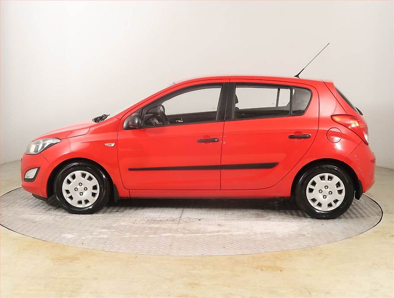 Hyundai i20 (2013) 1.2, nová STK, zamluveno - fotka 3 z 14