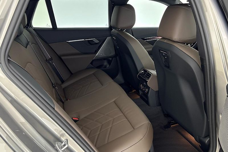BMW Řada 5 540d xDrive Touring - fotka 12 z 24